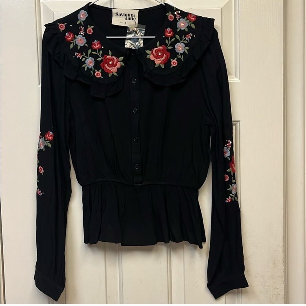 💥🚩 🆕 NWT Savanna Jane Black Embroidered
Collared Blouse.  Size: S